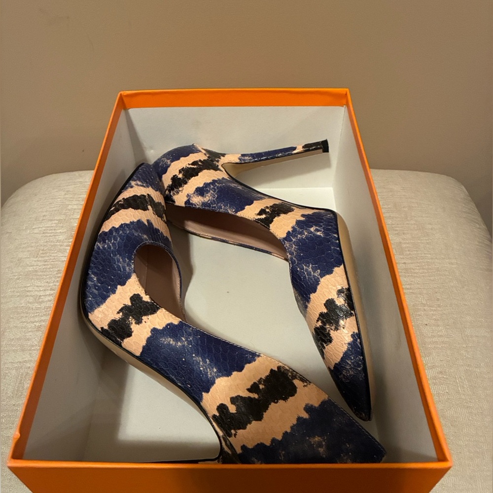 Kate Spade Pump - Picture 2 of 5